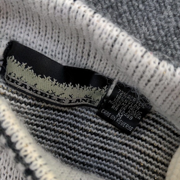 Bramble Lane Women's Pullover Sweater White Gold Medium Metallic Shoulder Pads - Picture 9 of 12